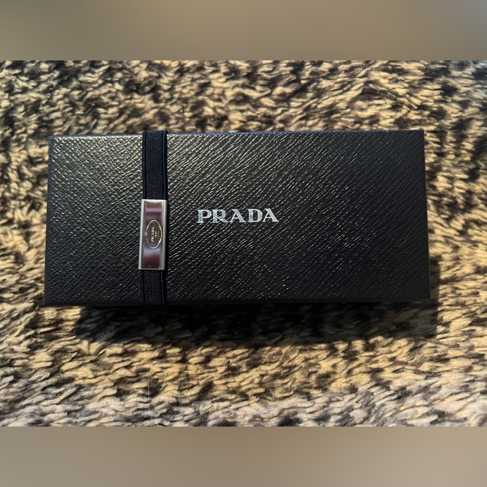 Prada Box with strap 🖤✨ - Picture 2 of 8